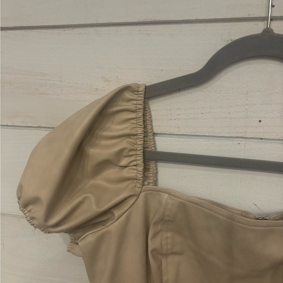 7 For All Mankind NWT Faux
Leather Crop Top Size Medium - Picture 4 of 16